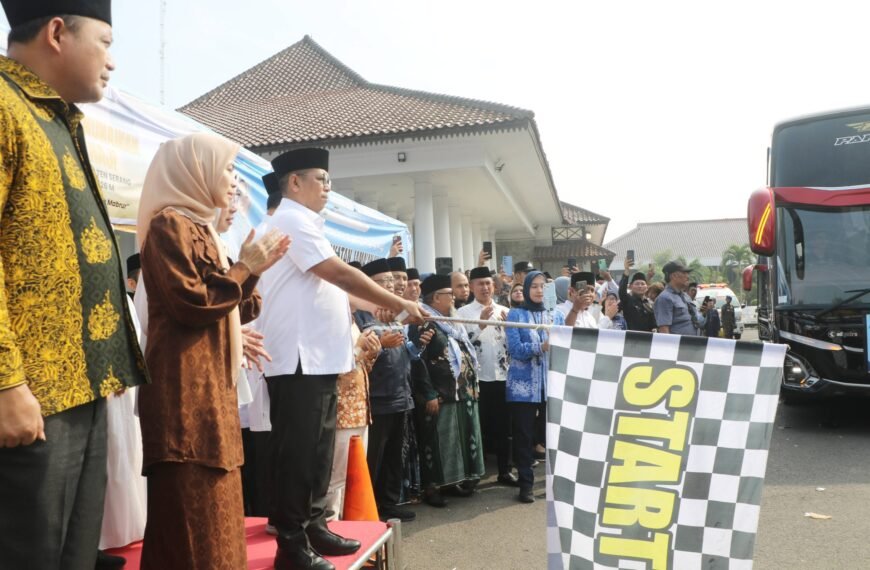 Gubernur dan Bupati Lepas 392 Jemaah Haji&hellip;