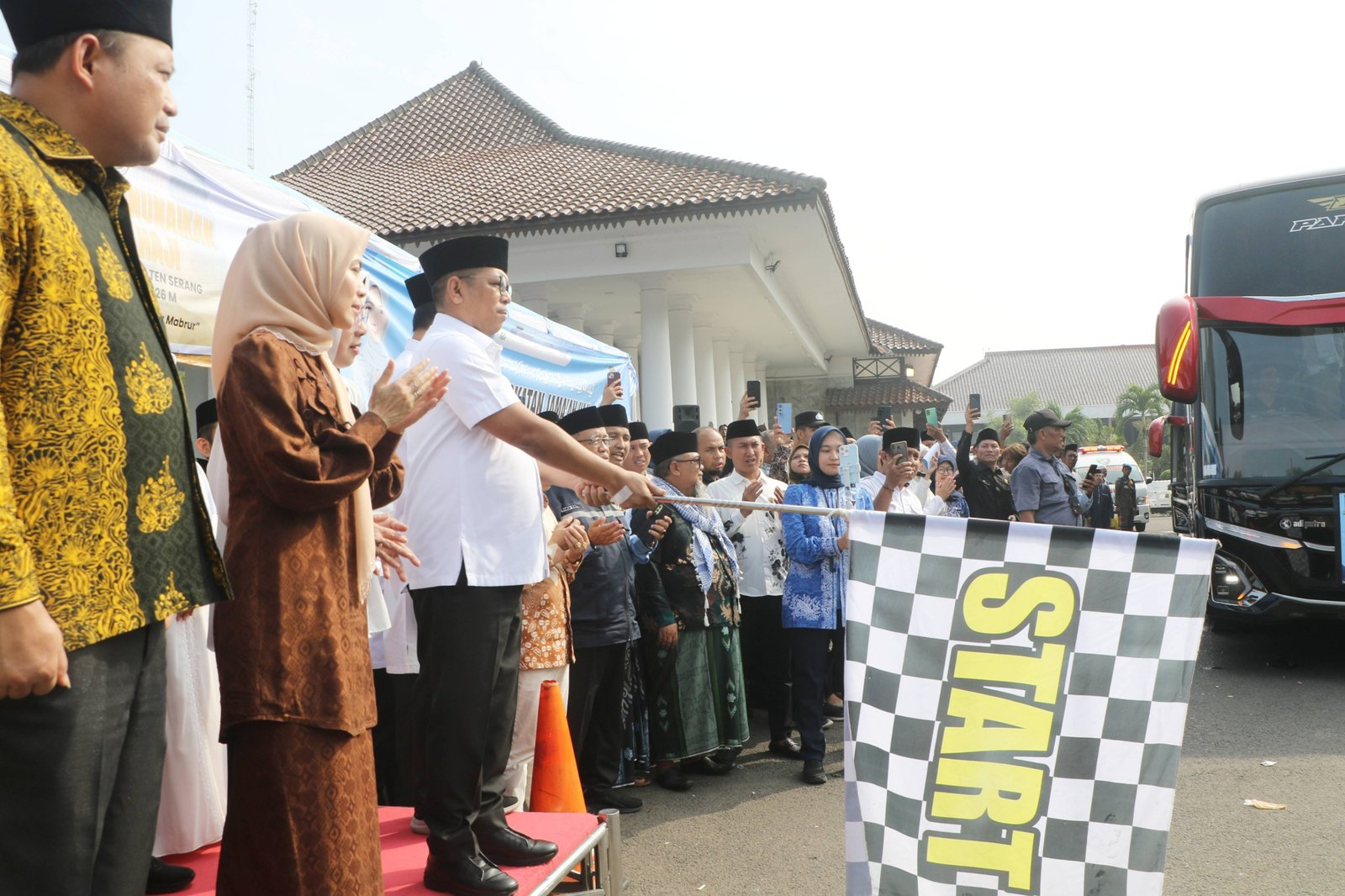 Gubernur dan Bupati Lepas 392 Jemaah Haji Kabupaten&hellip;