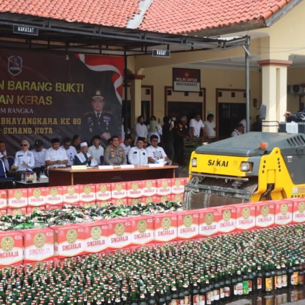 Polresta Serang Kota Musnahkan Belasan Ribu Botol Miras&hellip;