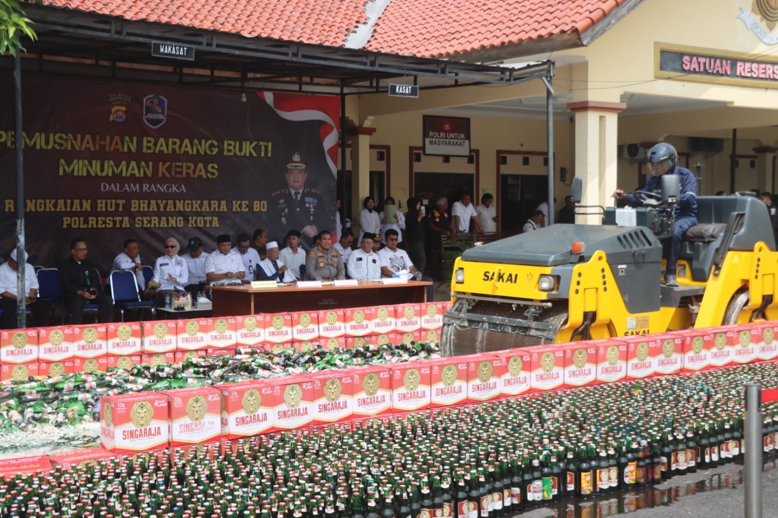 Polresta Serang Kota Musnahkan Belasan Ribu Botol Miras…