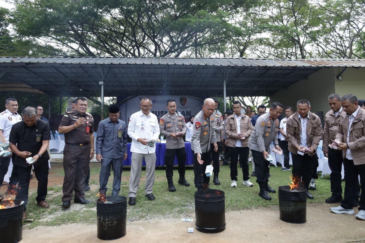 Polda Banten dan BI Musnahkan 8.527 Lembar Uang&hellip;