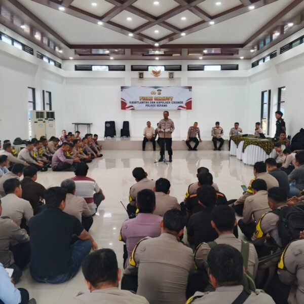 Ratusan Personel Polres Serang Siaga Kawal Buruh Berangkat&hellip;