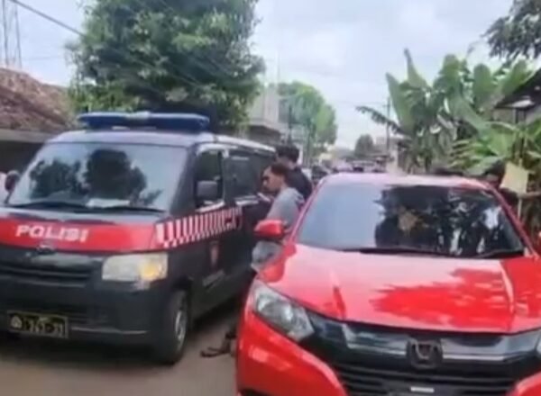 Modus Mandi Air Kembang dan Pijatan, Guru Silat&hellip;