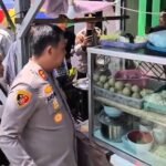 Diserbu Emak-Emak, Kapolres Serang Borong Jajanan Warga di Jawilan