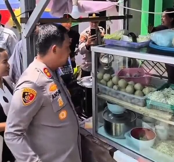 Diserbu Emak-Emak, Kapolres Serang Borong Jajanan Warga&hellip;