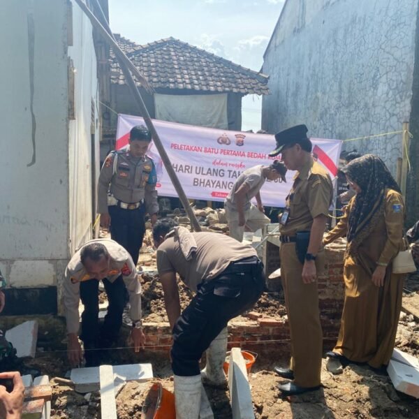 Rumah Tak Layak Huni Dibedah, Polsek Pamarayan&hellip;