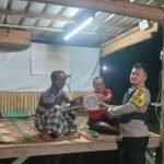 Sambang Poskamling, Bhabinkamtibmas Polsek Purwakarta Berikan Semangat dan Bantuan