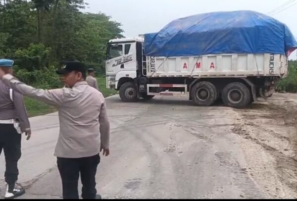 Polsek Jawilan Tegur dan Putar Balik Dump…