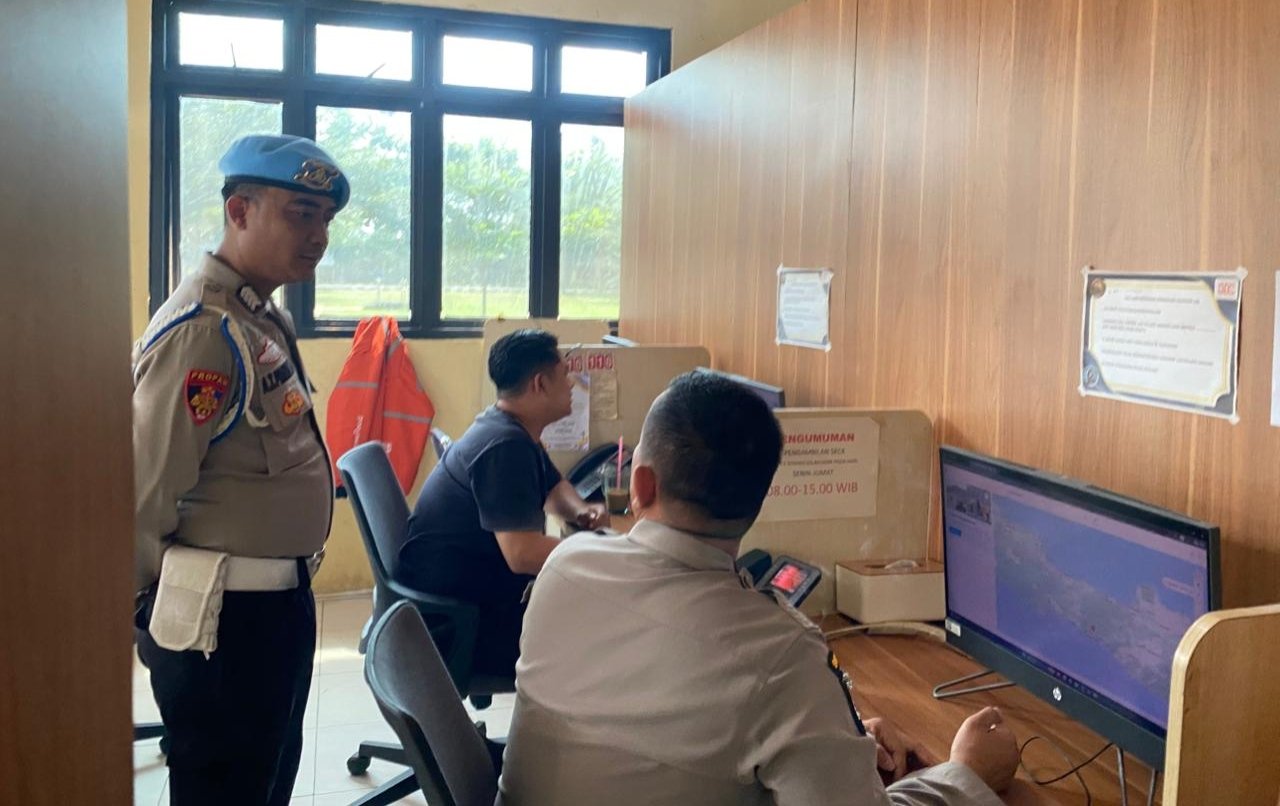 Personil Seksi Propam Polres Serang Lakukan Pengecekan Ruangan&hellip;