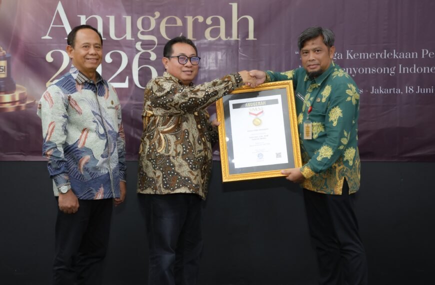 Gubernur Andra Soni Raih Anugerah SMSI 2026…