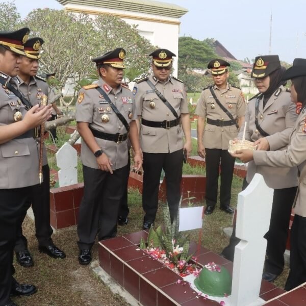 Dampingi Wakapolda, Kapolresta Serang Kota laksanakan Ziarah di&hellip;