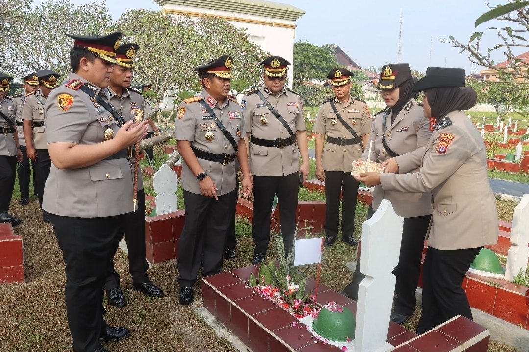 Dampingi Wakapolda, Kapolresta Serang Kota laksanakan Ziarah di&hellip;