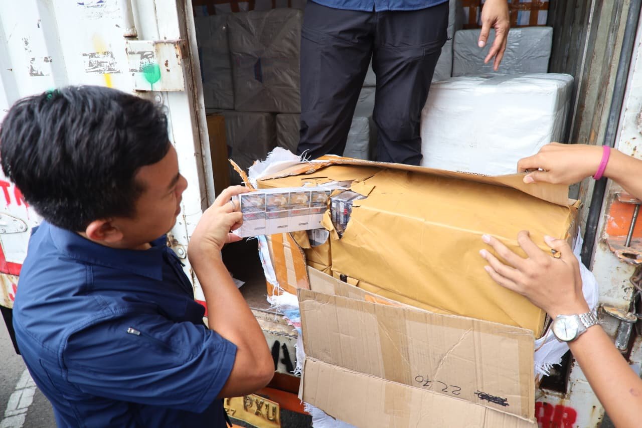 Puluhan Ribu Rokok Tanpa Cukai Disita dari Gudang&hellip;