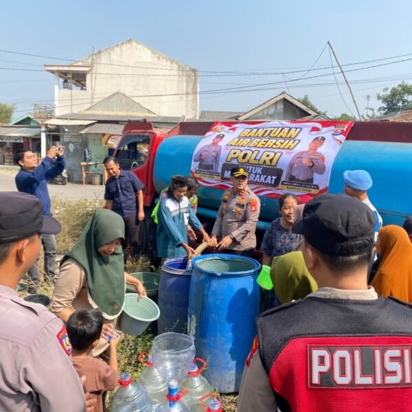 Polsek Cikande Distribusikan Air Bersih 24 Ribu…