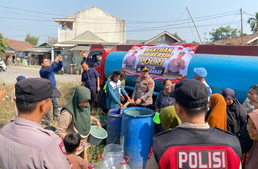 Polsek Cikande Distribusikan Air Bersih&hellip;