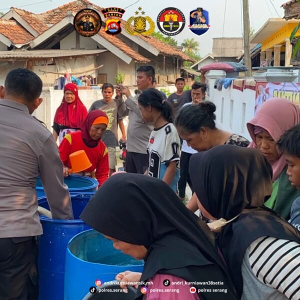 Atasi Dampak Kekeringan, Kapolres Serang Salurkan Bantuan…