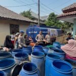 Peduli Kekeringan, Polsek Tanara Distribusikan&hellip;