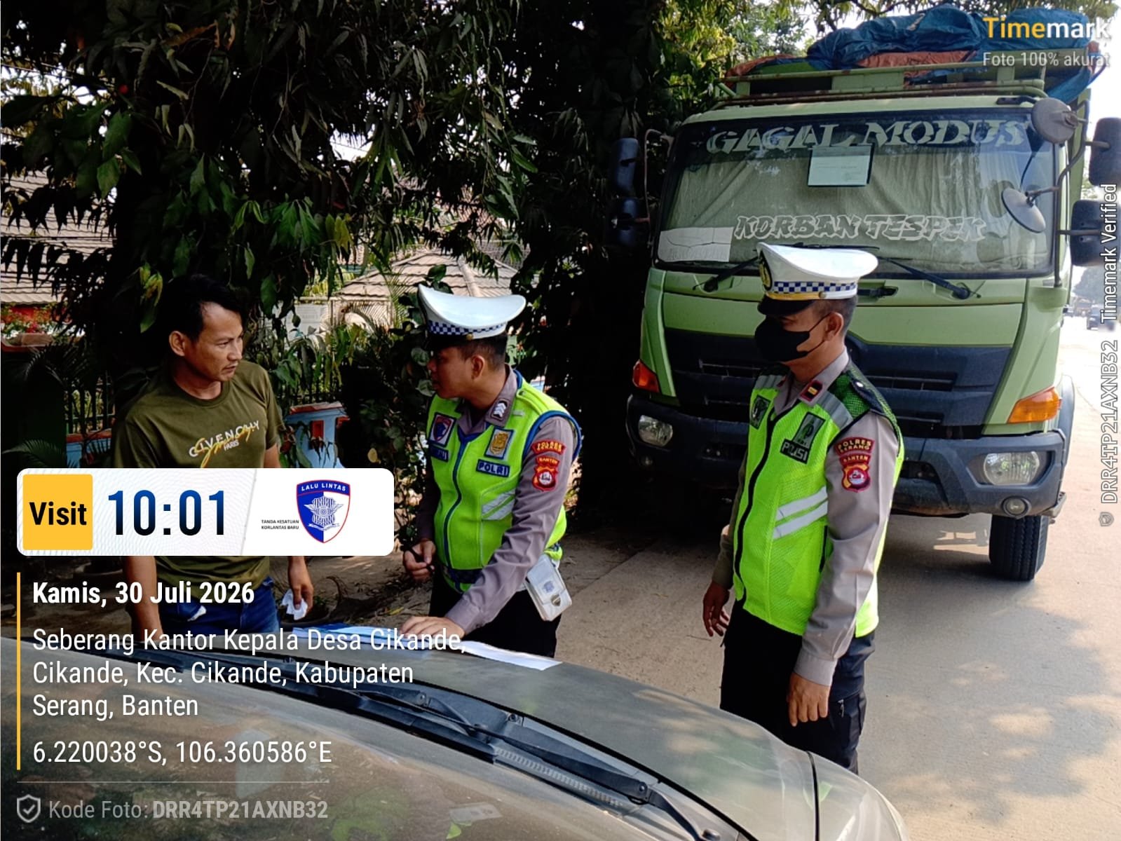 Abaikan Imbauan, Sopir Dump Truck yang Membandel Parkir&hellip;