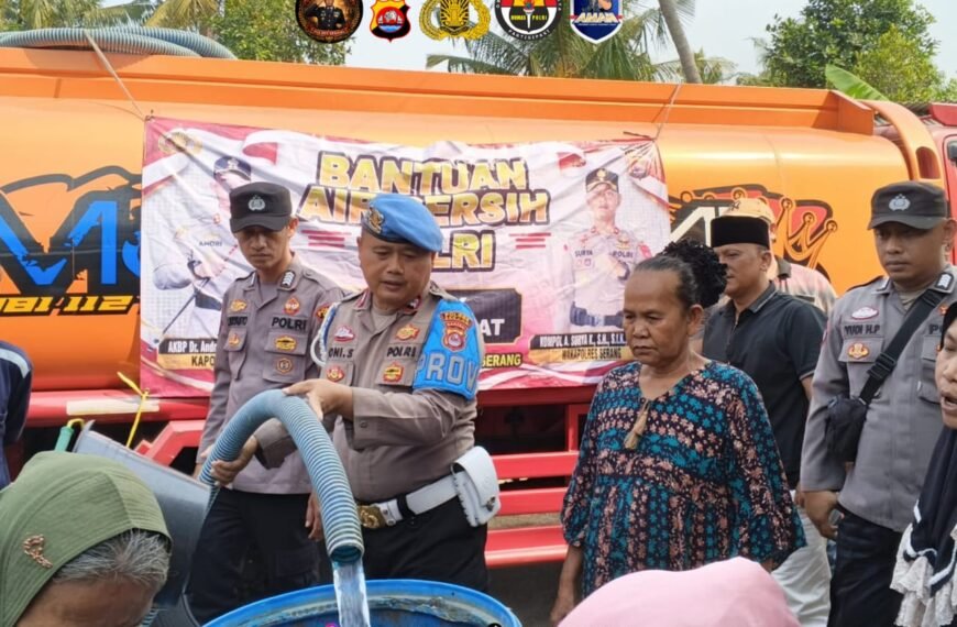 Polsek Carenang Distribusikan 25.000 Liter…