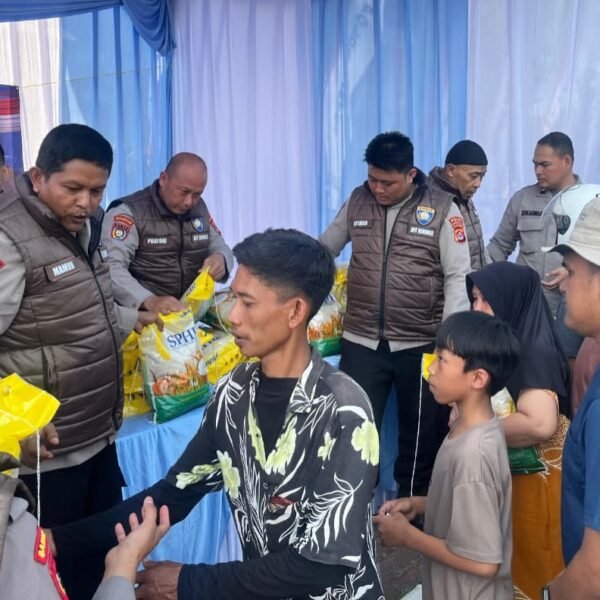 3,5 Ton Beras Dibagikan Polda Banten untuk Masyarakat&hellip;