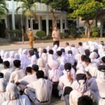 Kapolsek Pontang Edukasi Siswa Baru…