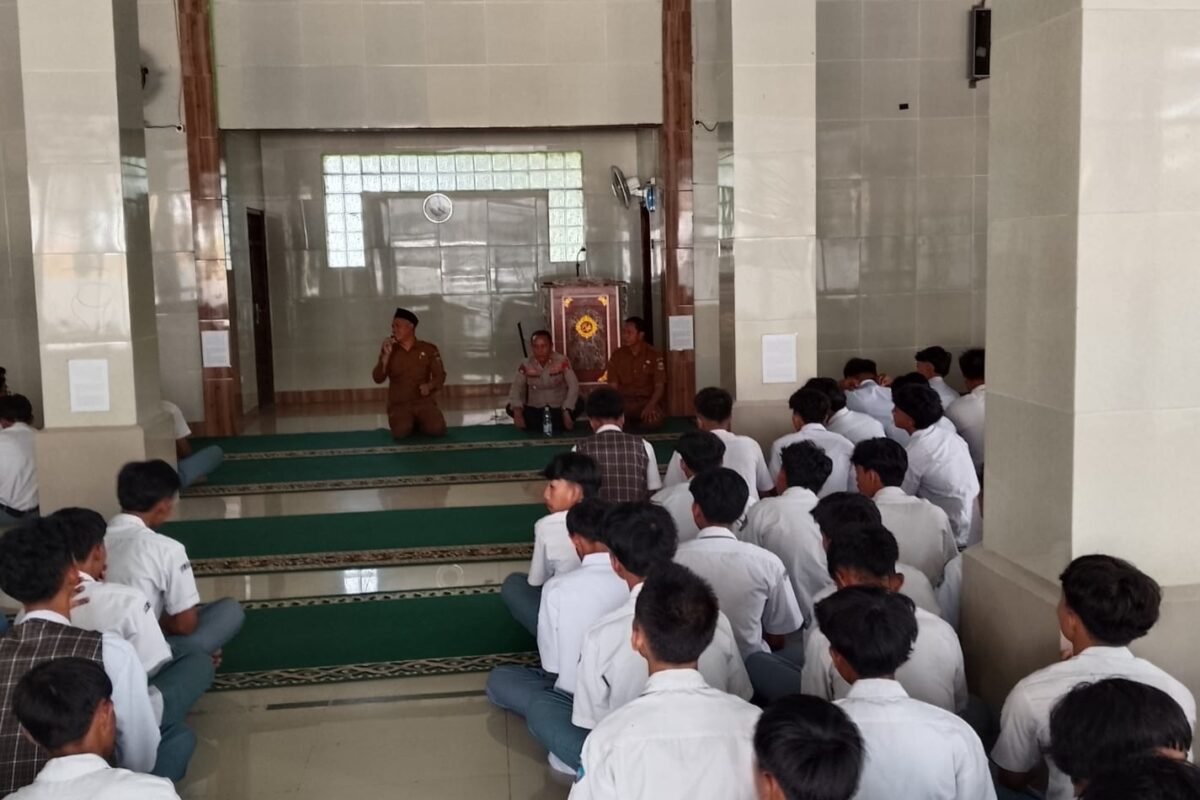 Kapolsek Pamarayan Bekali Pelajar SMAN 1 Bandung&hellip;