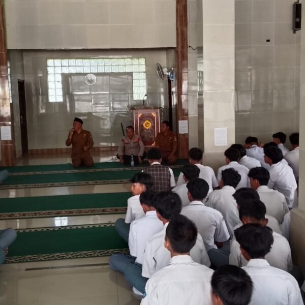 Kapolsek Pamarayan Bekali Pelajar SMAN 1 Bandung Antisipasi…