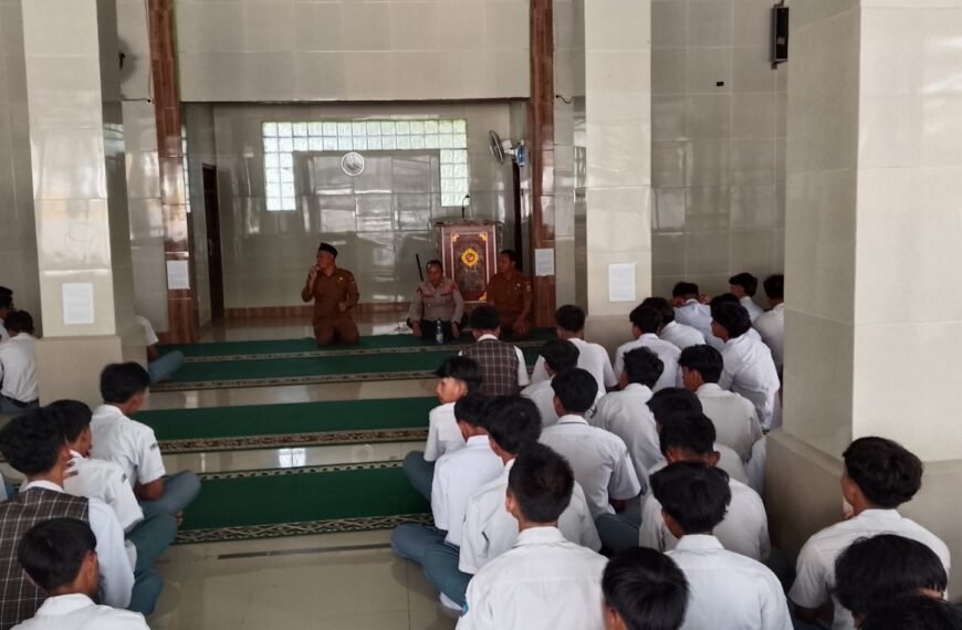 Kapolsek Pamarayan Bekali Pelajar SMAN…