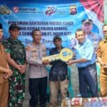 Program Bedah Rumah Polres Serang dan PT IKPP Bawa Kebahagiaan bagi Warga Pamarayan