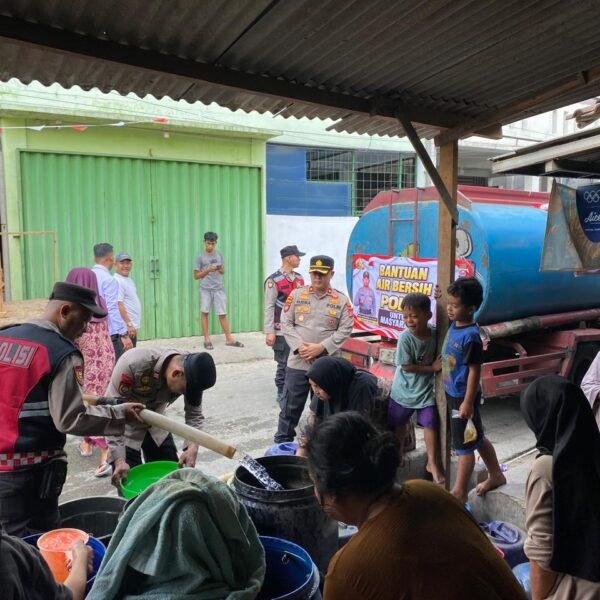 Atasi Kekeringan, Polsek Cikande Salurkan 16.000 Liter…