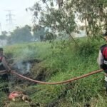 Aksi Cepat Tim Satgas Karhutla dan Damkar Gabungan Berhasil Padamkan Kebakaran di Nambo Ilir