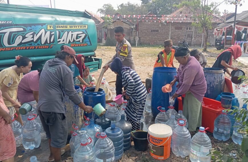 Bantu Warga Terdampak Kemarau, Polres&hellip;