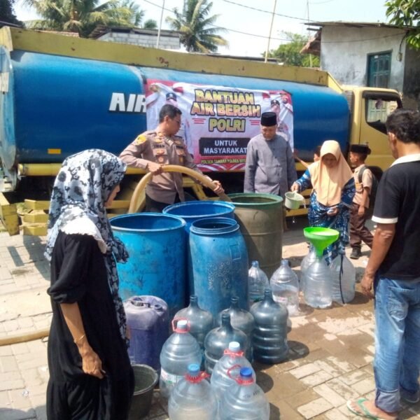 Warga Tersaba Bersuka Cita Terima Bantuan 8.000&hellip;