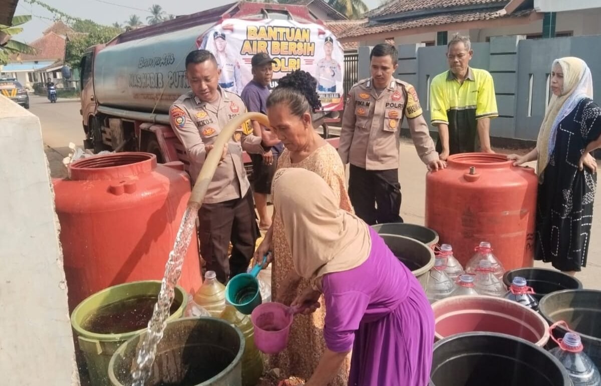 Atasi Dampak Kemarau, Kapolres Serang Kirim Air…