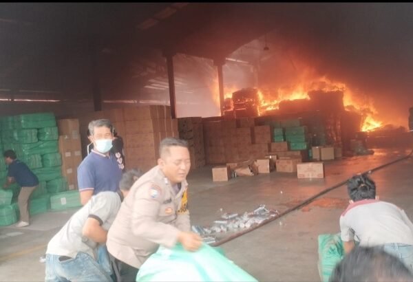 Api Lahap Gudang PT Batik Building Material,…
