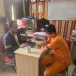 Saat Jam Tutup, Kepala Toko…