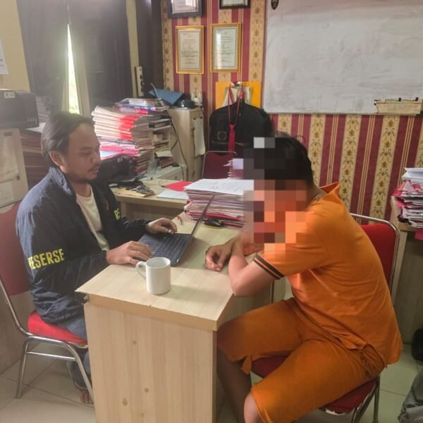 Saat Jam Tutup, Kepala Toko Mini Market&hellip;
