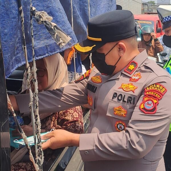 Polres Serang dan Polsek jajaran Serentak Bagikan&hellip;