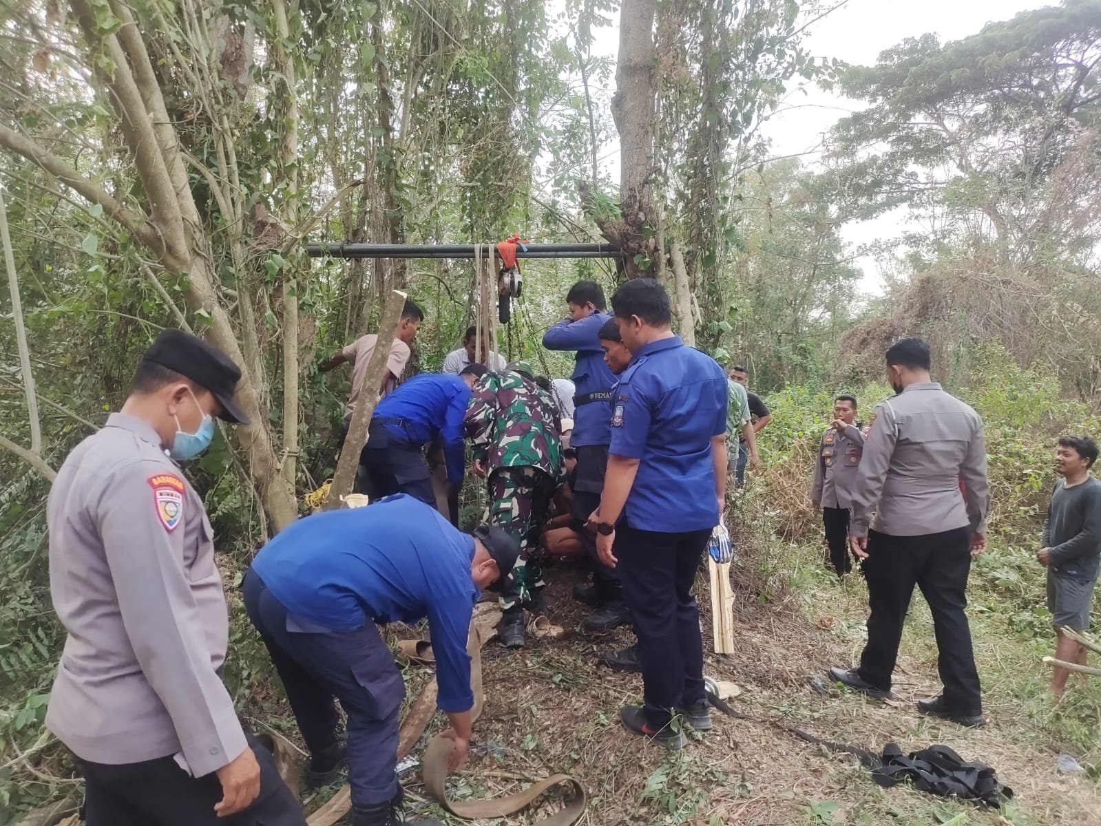 Polisi dan Damkar Evakuasi Kerbau yang Terperosok ke&hellip;