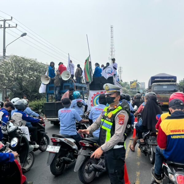 Polres Serang Kawal Aksi Ratusan Buruh ASPSB Menuju&hellip;