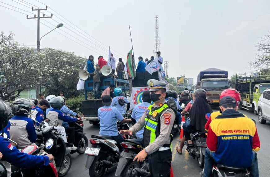 Polres Serang Kawal Aksi Ratusan&hellip;