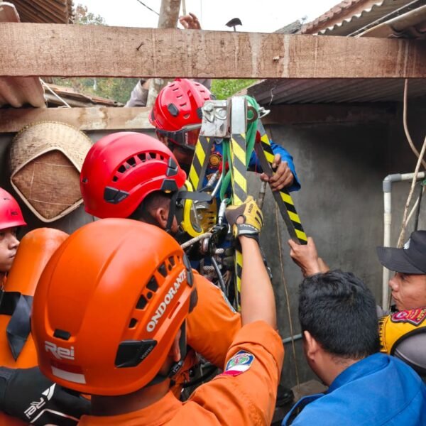 Turun ke Sumur Perbaiki Pipa, Pria 45 Tahun&hellip;