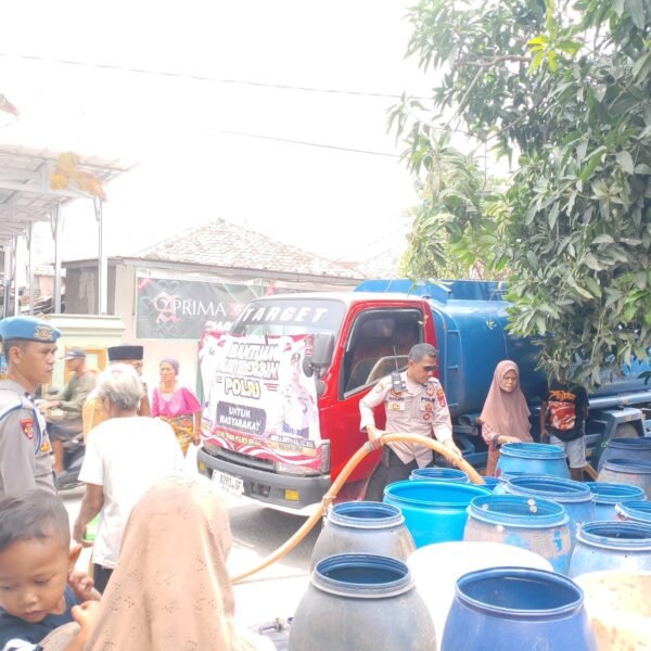Bantu Warga Terdampak Kemarau, Polres Serang Salurkan&hellip;