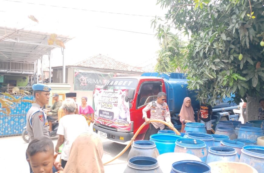 Bantu Warga Terdampak Kemarau, Polres&hellip;