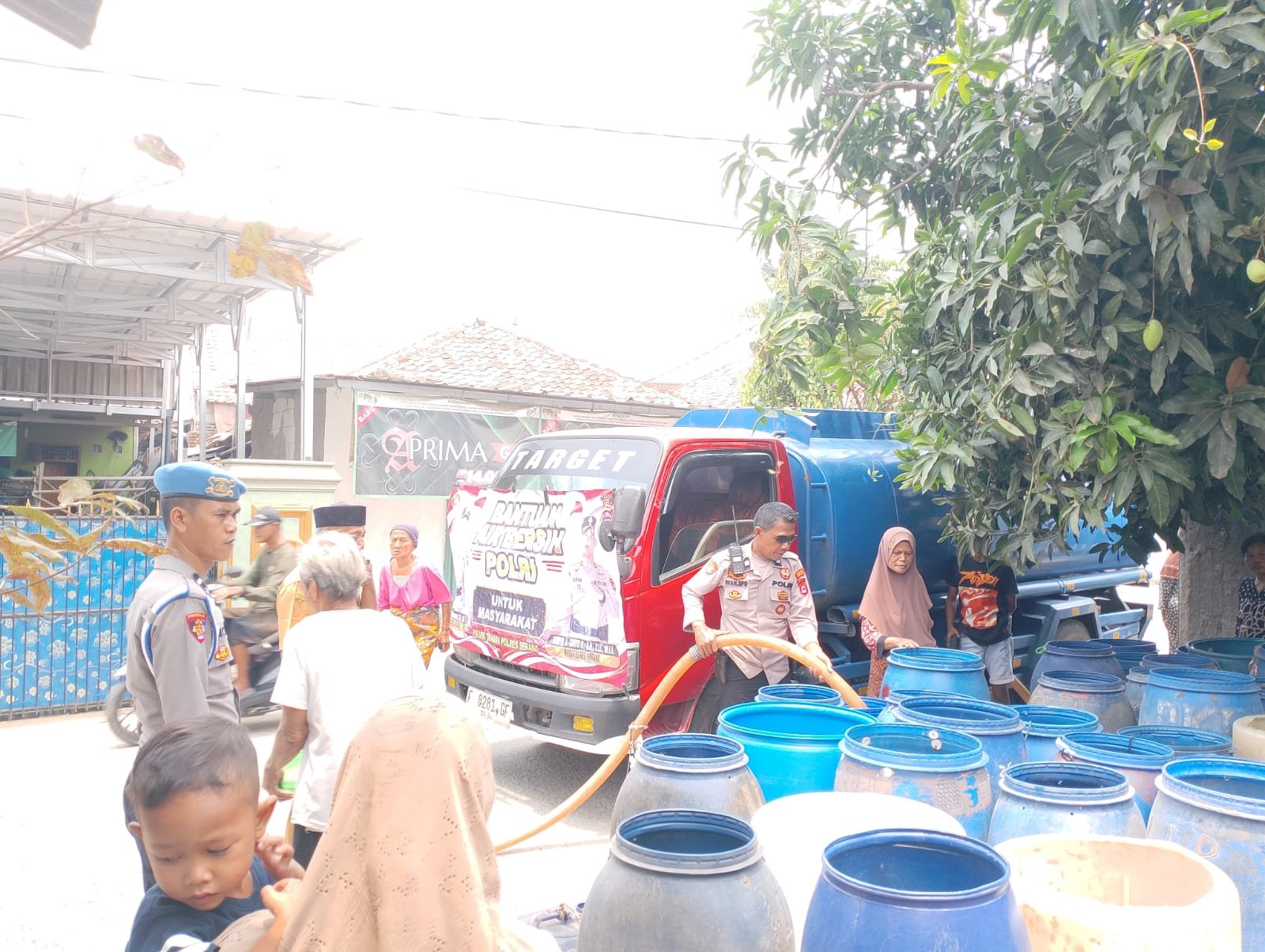 Bantu Warga Terdampak Kemarau, Polres Serang Salurkan 8.000&hellip;
