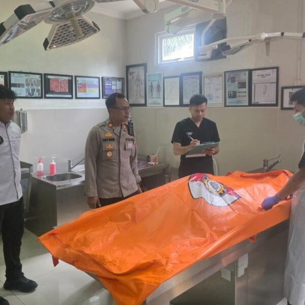 Buang Sampah di Sungai, Warga Temukan Mayat