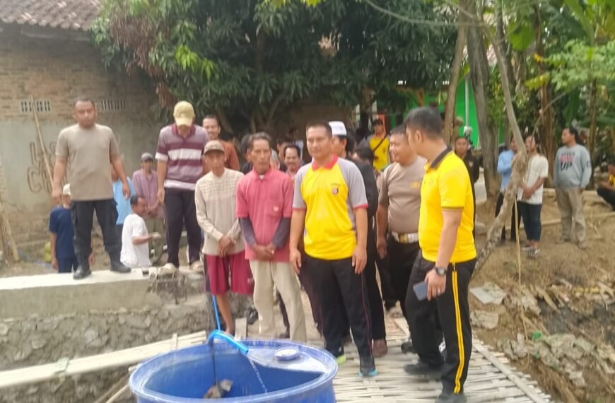 Semangat Gotong Royong, Polsek Carenang&hellip;