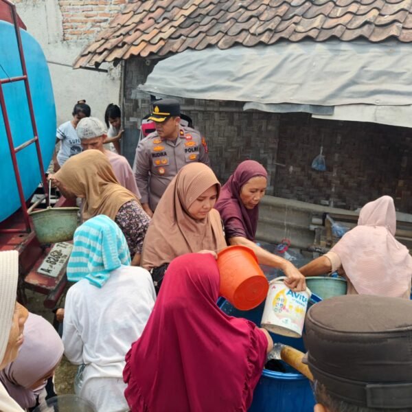 Polsek Cikande Salurkan Bantuan 8.000 Liter Air Bersih…