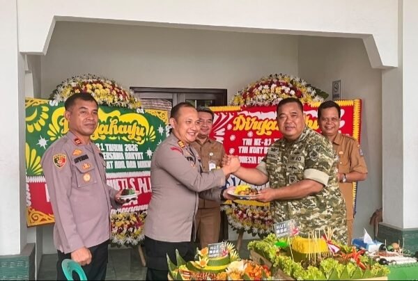 Kapolsek Jawilan dan Kopo Sambangi Koramil Perkuat Sinergitas&hellip;