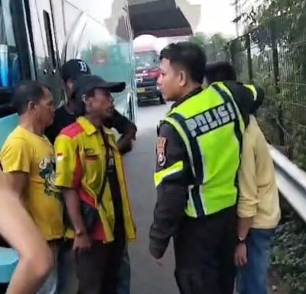 Calon Penumpang Ditusuk Usai Cekcok dengan Kernet, 2&hellip;